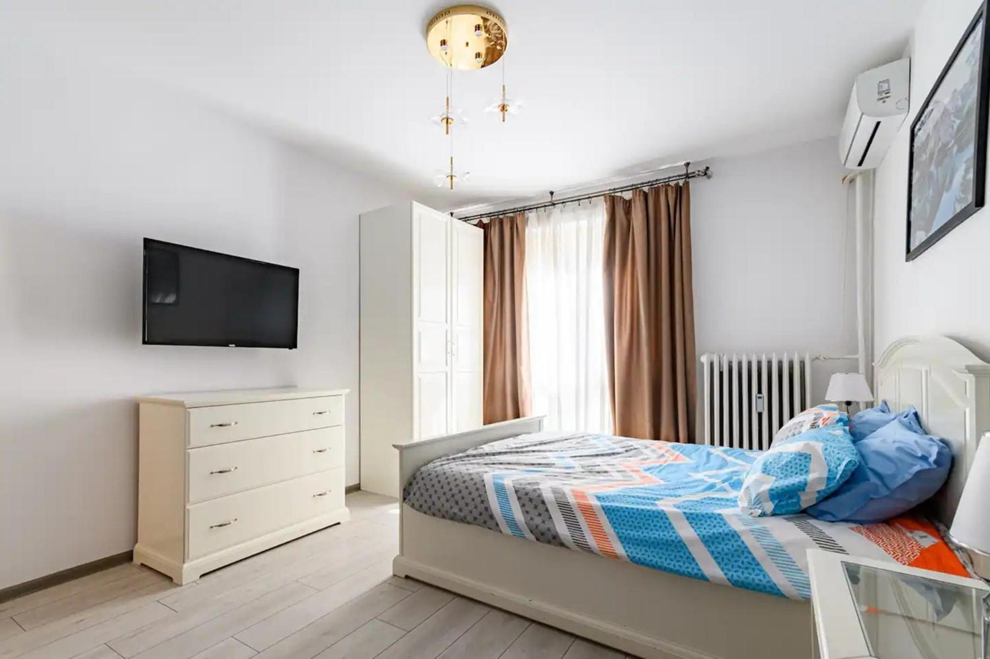 10 Seconds Away From The Main Street, Free Secured Parking Apartment โซเฟีย ภายนอก รูปภาพ